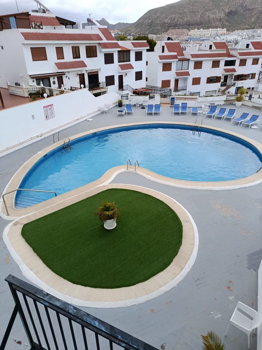 1 bedroom Apartment for sale in Los Cristianos with pool - € 299,000 (Ref: 9838880)