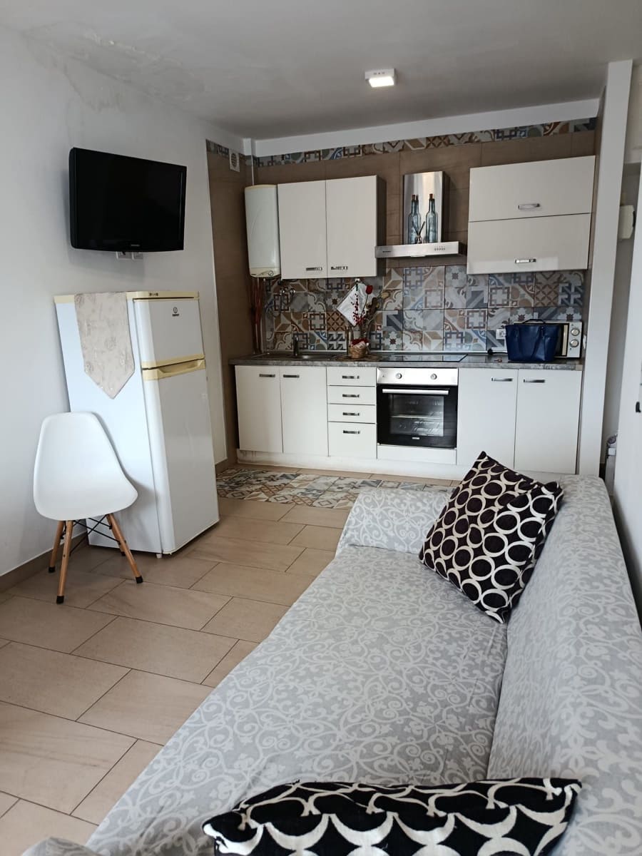 1 bedroom Apartment for sale in Los Cristianos with pool - € 299,000 (Ref: 9838880)