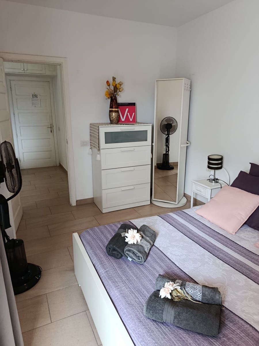 1 bedroom Apartment for sale in Los Cristianos with pool - € 299,000 (Ref: 9838880)