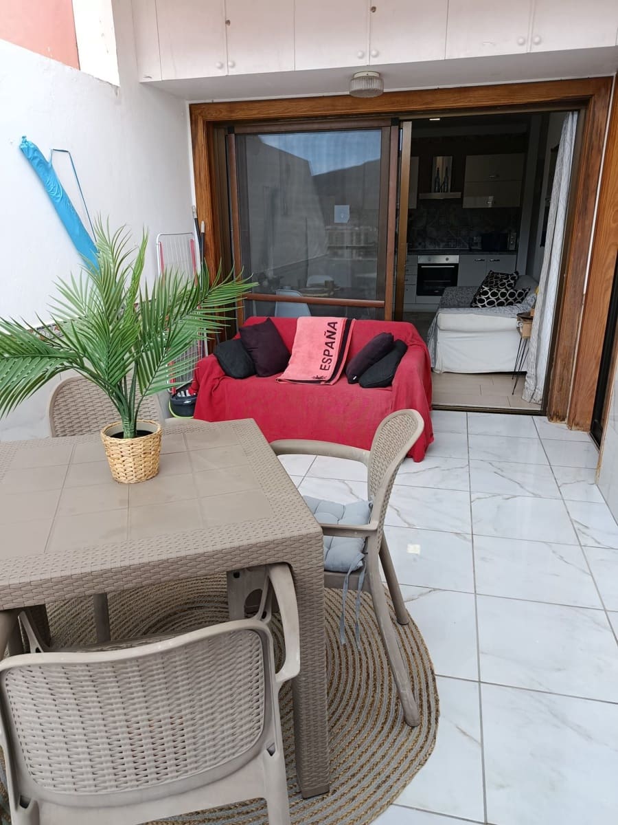 1 bedroom Apartment for sale in Los Cristianos with pool - € 299,000 (Ref: 9838880)
