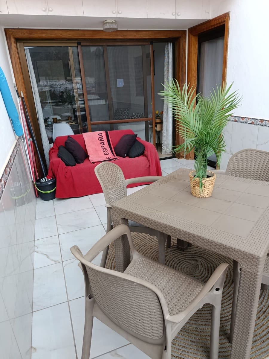 1 bedroom Apartment for sale in Los Cristianos with pool - € 299,000 (Ref: 9838880)