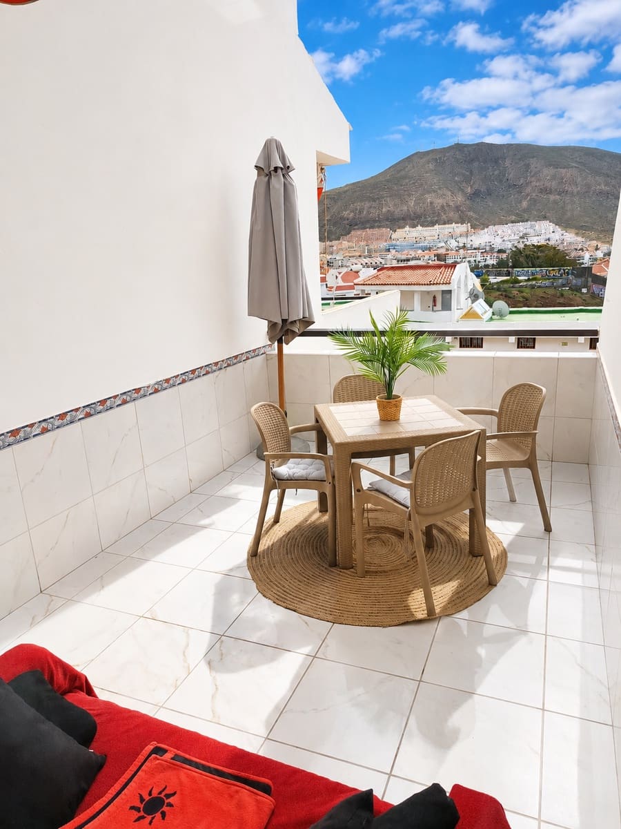 1 soverom Leilighet til salgs i Los Cristianos med svømmebasseng - € 280 000 (Ref: 9838880)
