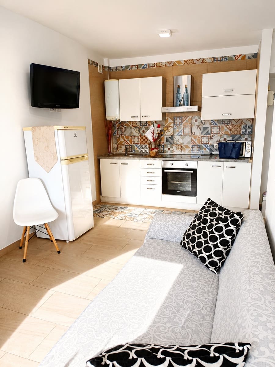 1 soverom Leilighet til salgs i Los Cristianos med svømmebasseng - € 280 000 (Ref: 9838880)