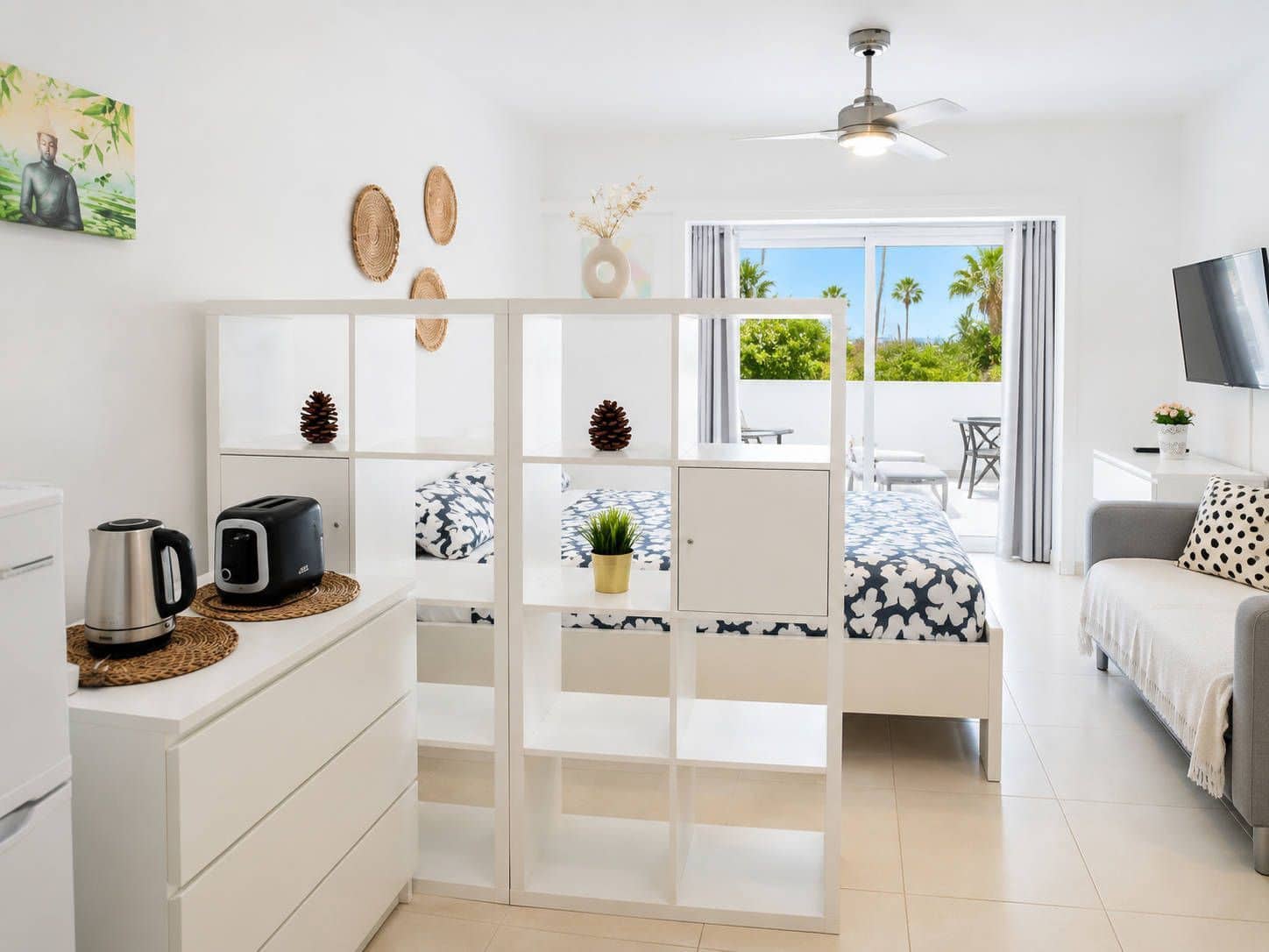 Apartment for sale in Playa de las Americas with pool - € 265,000 (Ref: 9844818)