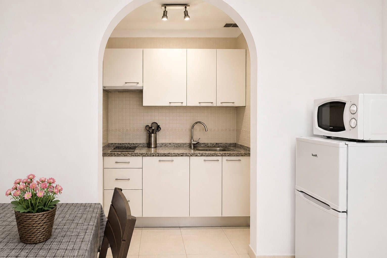 Apartment for sale in Playa de las Americas with pool - € 265,000 (Ref: 9844818)
