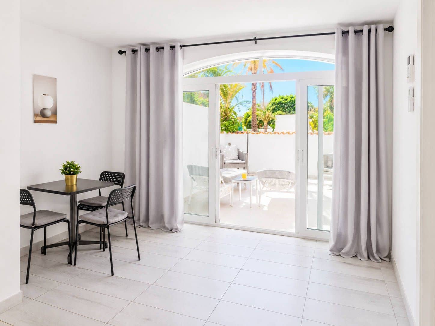 Apartment for sale in Playa de las Americas with pool - € 265,000 (Ref: 9844818)