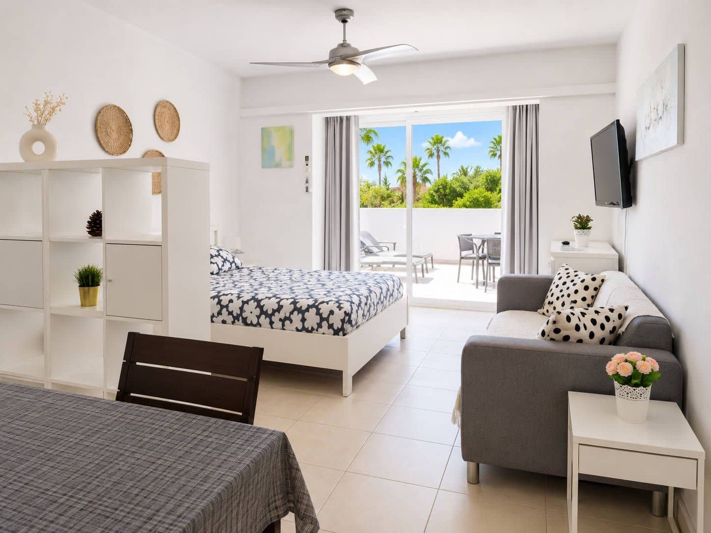 Apartment for sale in Playa de las Americas with pool - € 265,000 (Ref: 9844818)