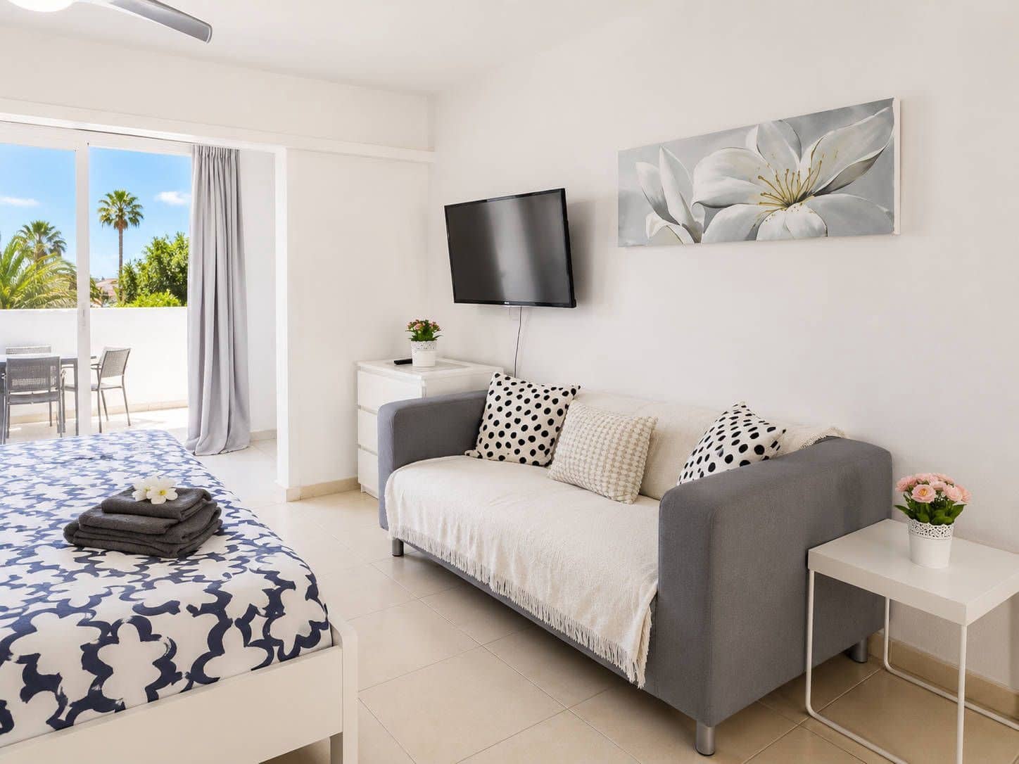 Apartment for sale in Playa de las Americas with pool - € 265,000 (Ref: 9844818)