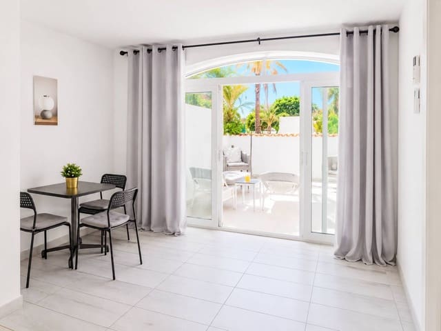 Apartament na sprzedaż w Playa de las Americas, Arona z basenem - 265 000 € (Ref: 9844818)