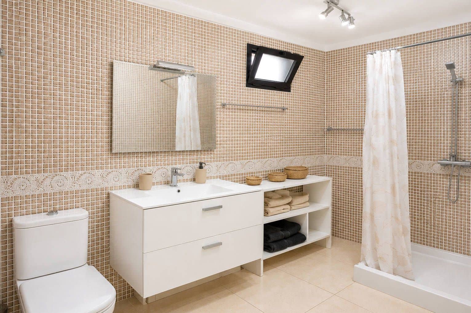 Apartment for sale in Playa de las Americas with pool - € 265,000 (Ref: 9844818)