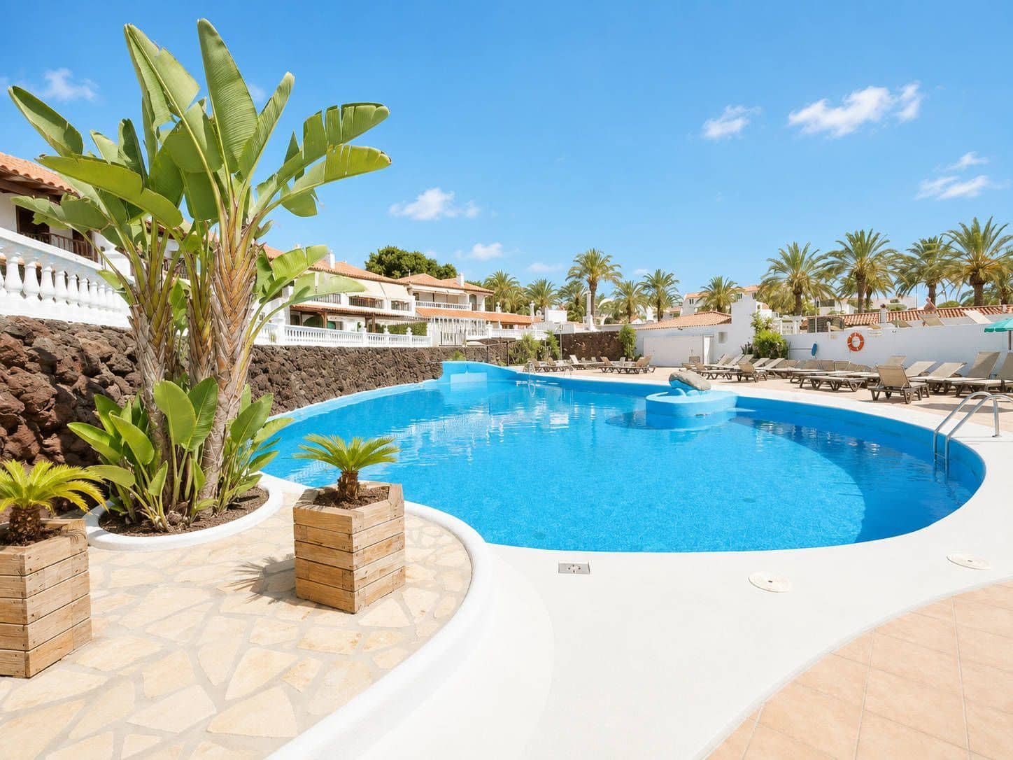 Apartment for sale in Playa de las Americas with pool - € 265,000 (Ref: 9844818)
