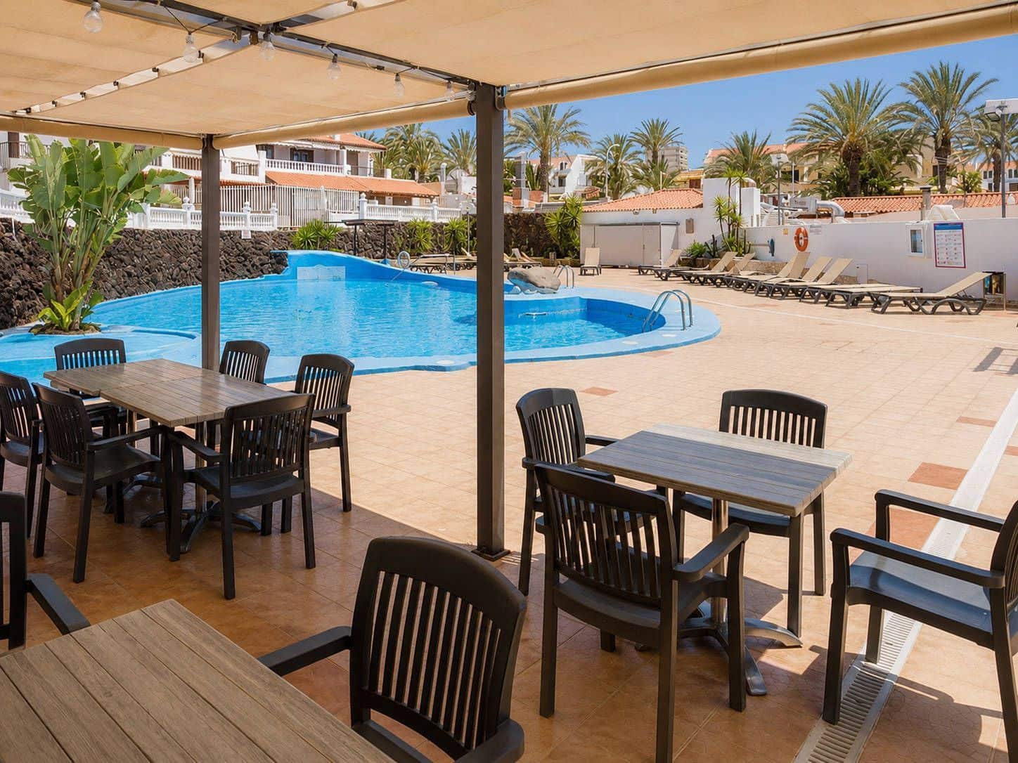 Apartment for sale in Playa de las Americas with pool - € 265,000 (Ref: 9844818)