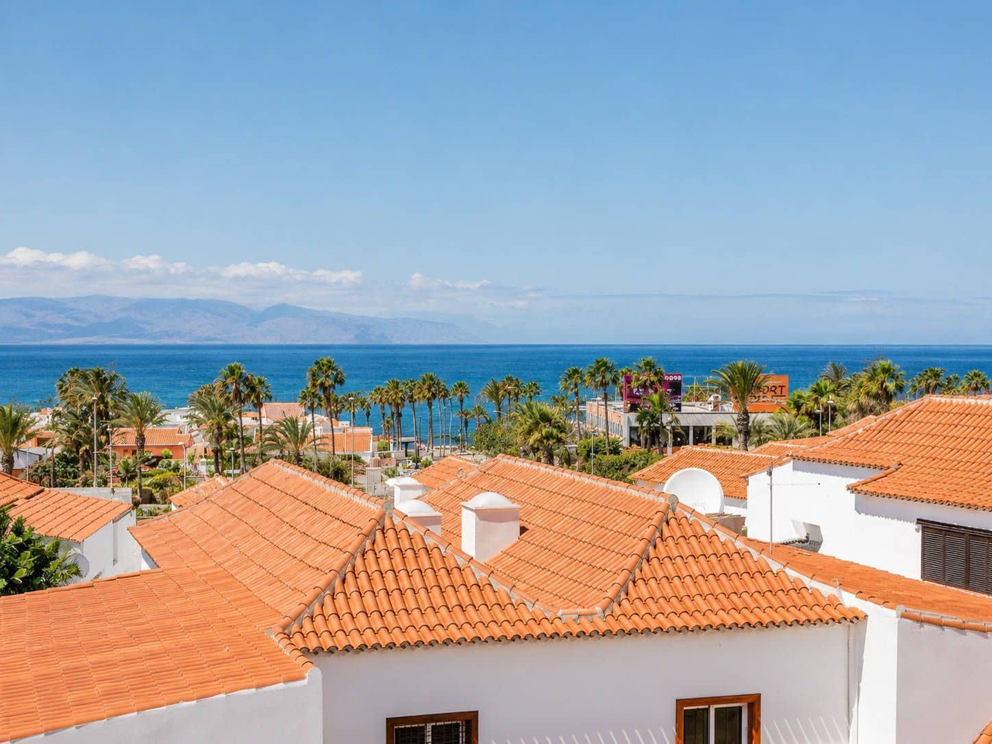 Apartment for sale in Playa de las Americas with pool - € 265,000 (Ref: 9844818)