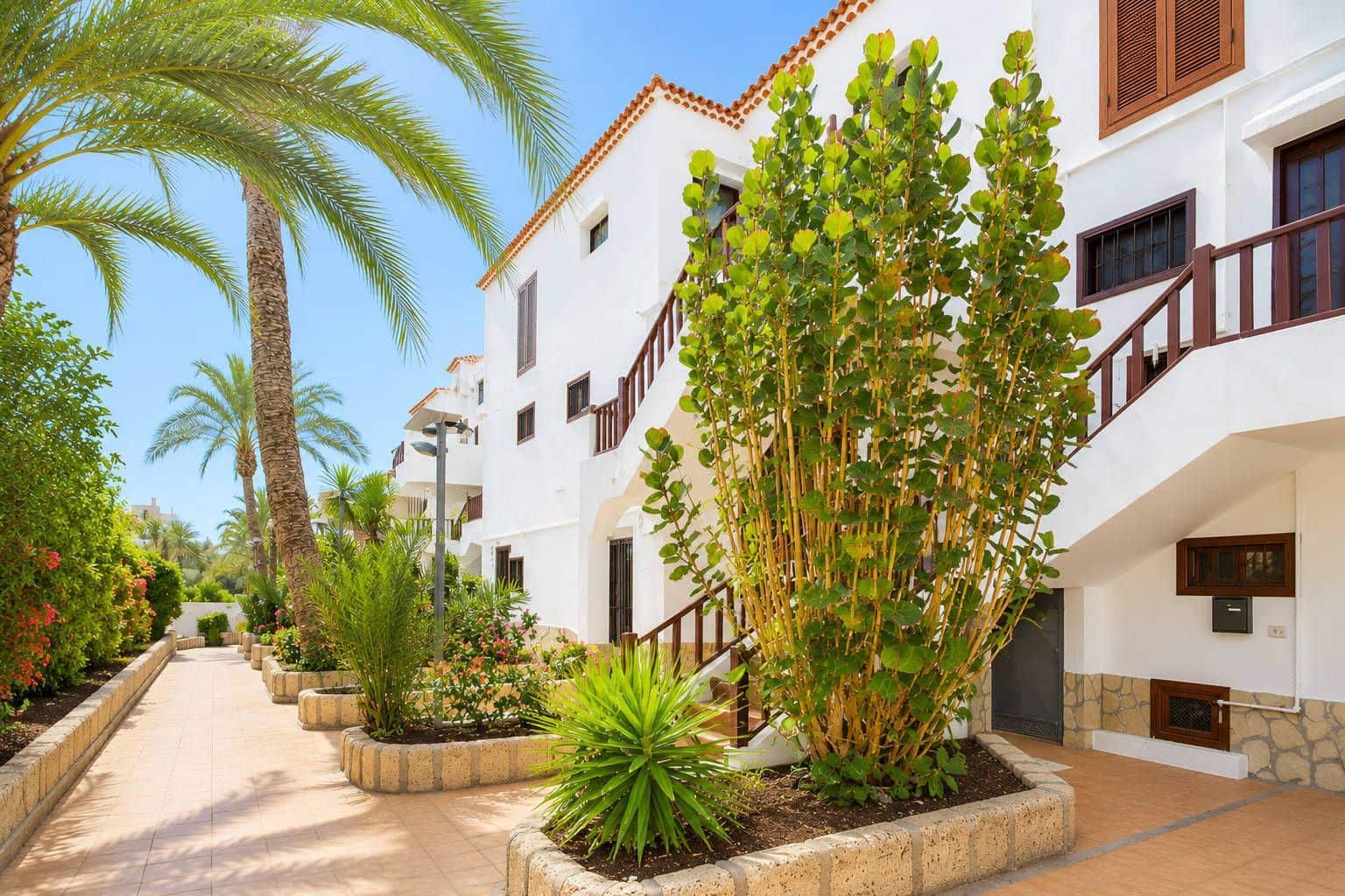 Apartment for sale in Playa de las Americas with pool - € 265,000 (Ref: 9844818)