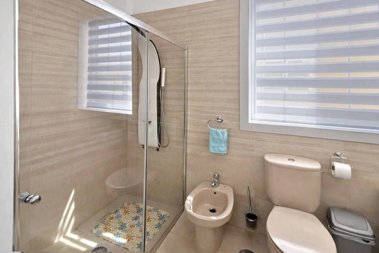 4 bedroom Semi-detached Villa for sale in Las Rosas (Las Galletas) with garage - € 478,000 (Ref: 9848986)