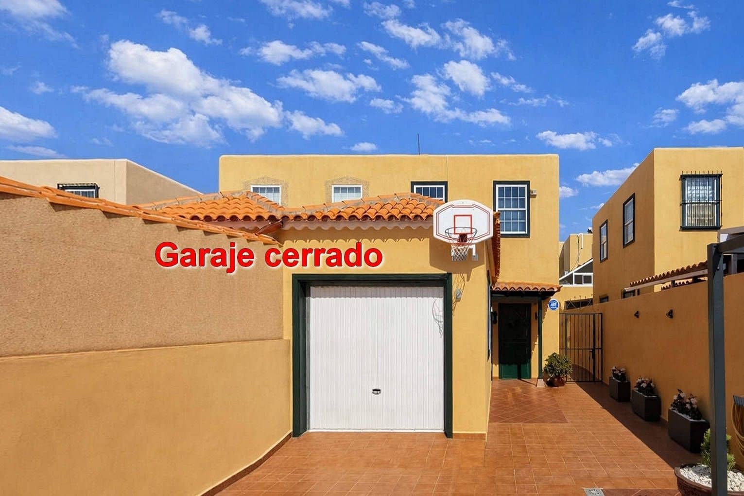 4 bedroom Semi-detached Villa for sale in Las Rosas (Las Galletas) with garage - € 478,000 (Ref: 9848986)