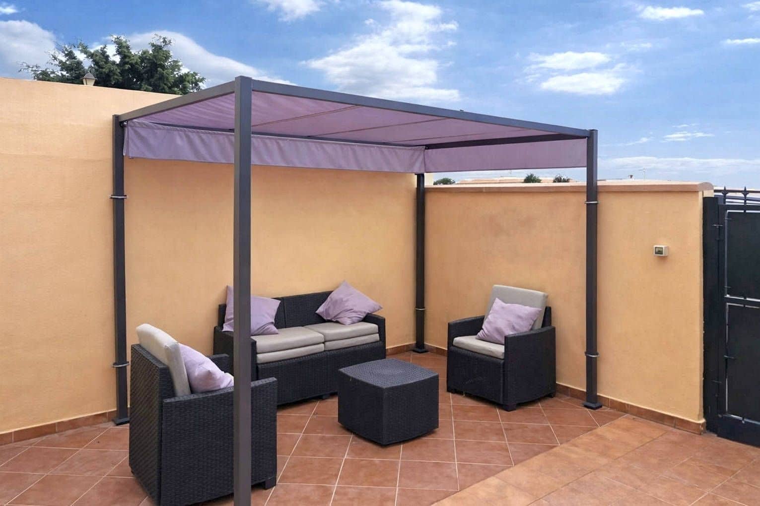 4 bedroom Semi-detached Villa for sale in Las Rosas (Las Galletas) with garage - € 478,000 (Ref: 9848986)