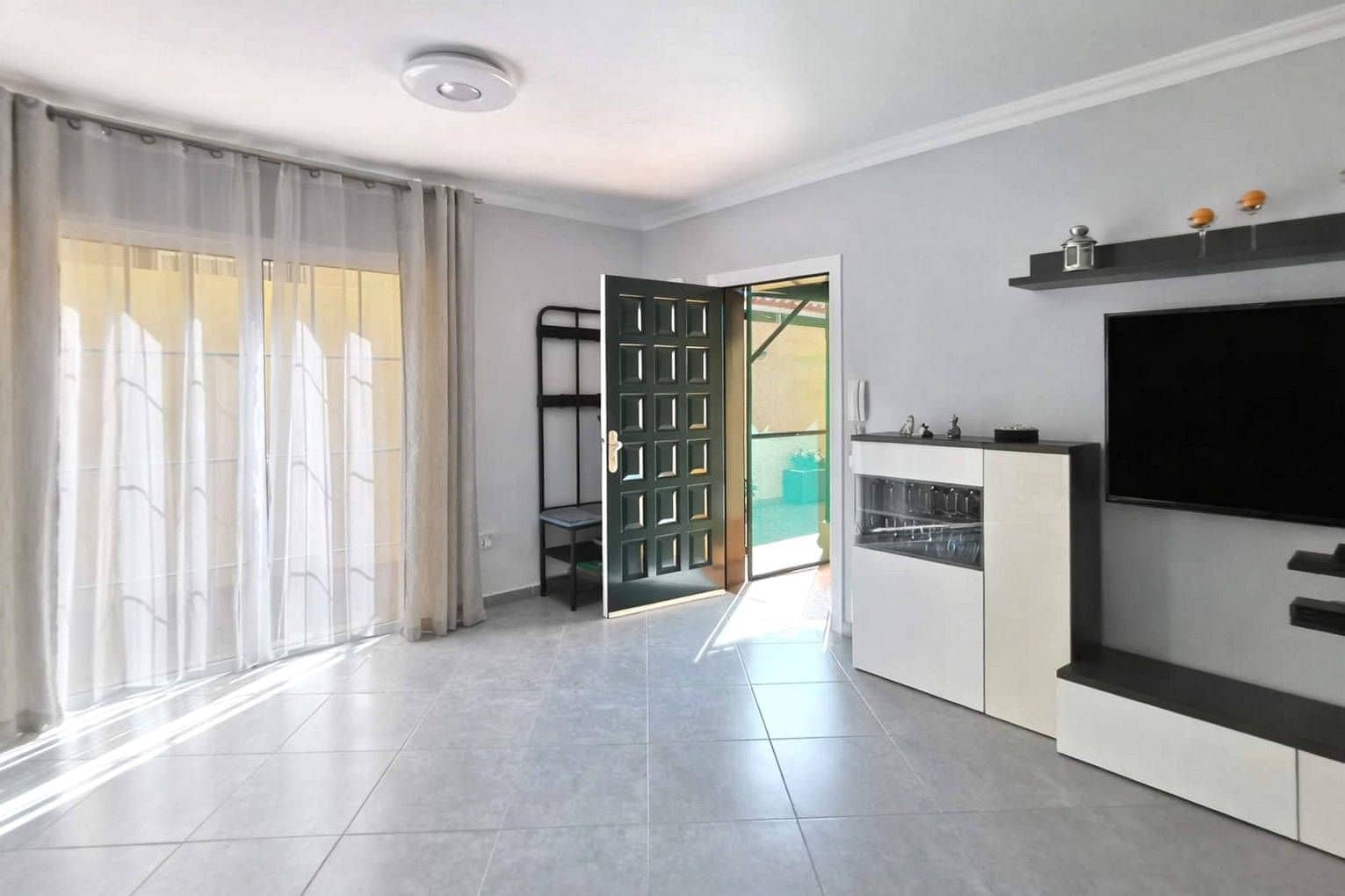 4 bedroom Semi-detached Villa for sale in Las Rosas (Las Galletas) with garage - € 478,000 (Ref: 9848986)