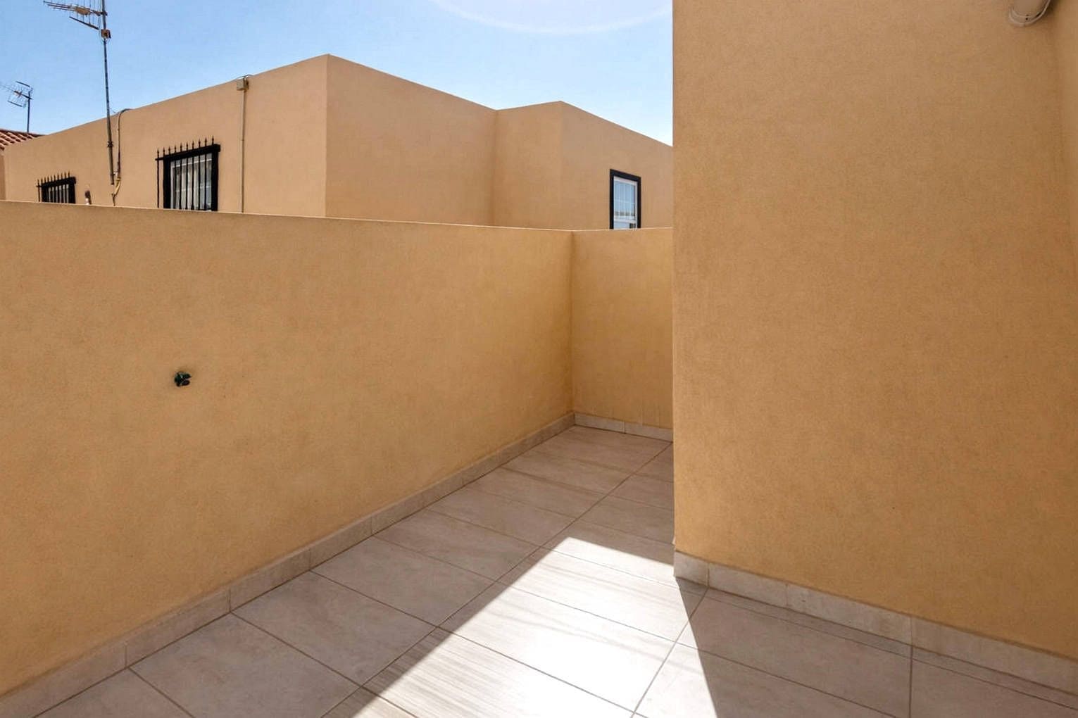 4 bedroom Semi-detached Villa for sale in Las Rosas (Las Galletas) with garage - € 478,000 (Ref: 9848986)