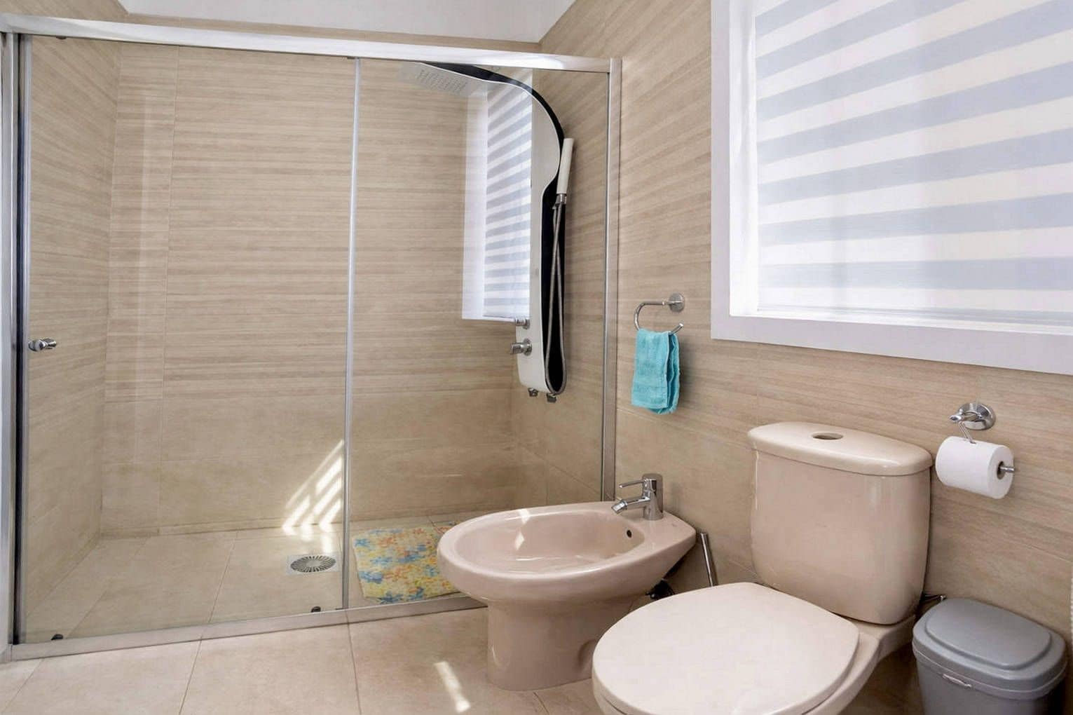 4 bedroom Semi-detached Villa for sale in Las Rosas (Las Galletas) with garage - € 478,000 (Ref: 9848986)