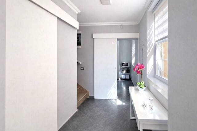 Pareado de 4 habitaciones en Las Rosas (Las Galletas), Arona en venta con garaje - 478.000 € (Ref: 9848986)