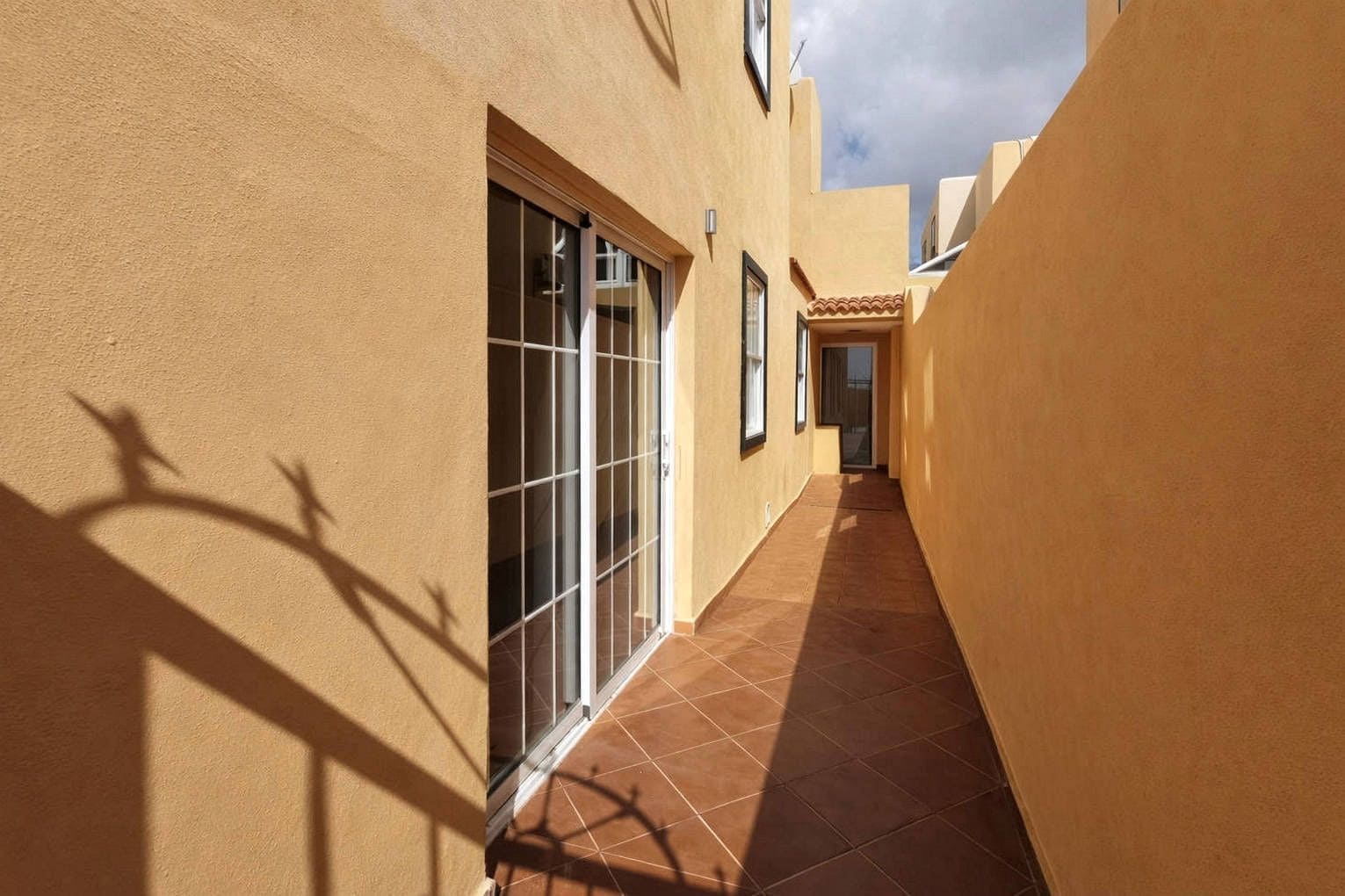 4 bedroom Semi-detached Villa for sale in Las Rosas (Las Galletas) with garage - € 478,000 (Ref: 9848986)