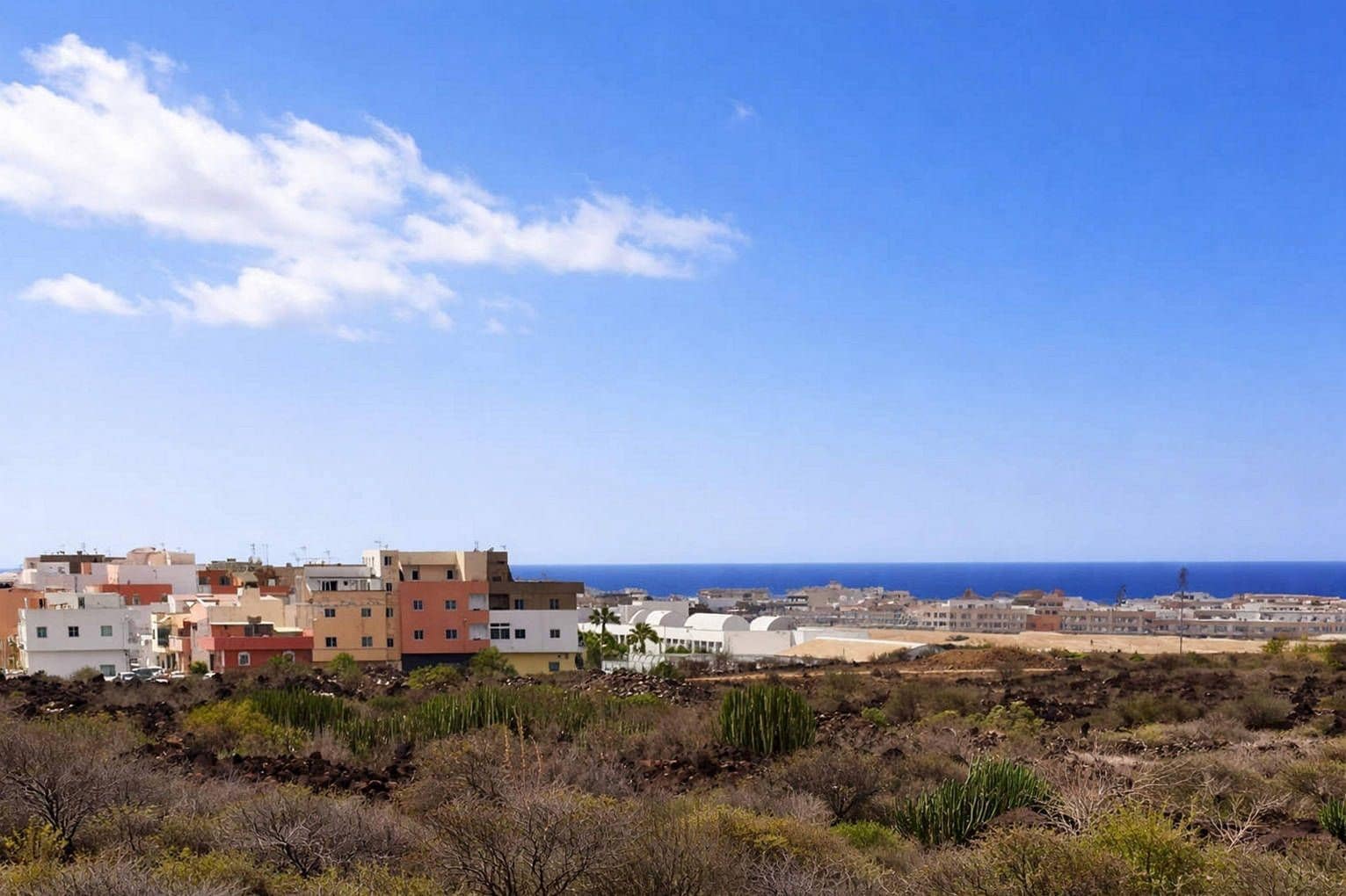 4 bedroom Semi-detached Villa for sale in Las Rosas (Las Galletas) with garage - € 478,000 (Ref: 9848986)