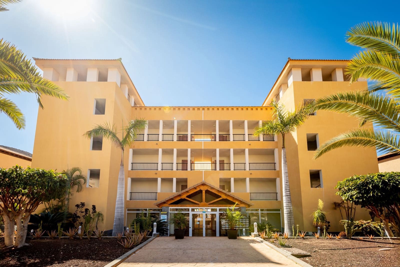 3 slaapkamer Villa te koop in Los Cristianos met zwembad garage - € 950.000 (Ref: 9854889)