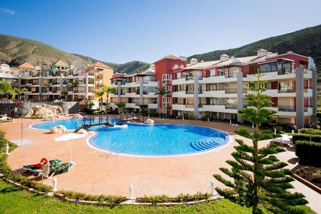 3 slaapkamer Villa te koop in Los Cristianos, Arona met zwembad garage - € 950.000 (Ref: 9854889)