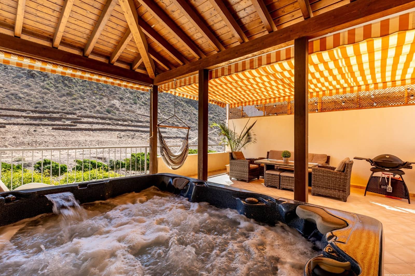 3 slaapkamer Villa te koop in Los Cristianos met zwembad garage - € 950.000 (Ref: 9854889)