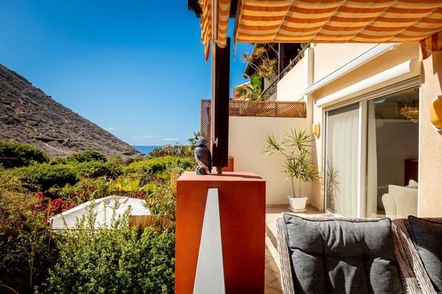 3 slaapkamer Villa te koop in Los Cristianos, Arona met zwembad garage - € 950.000 (Ref: 9854889)