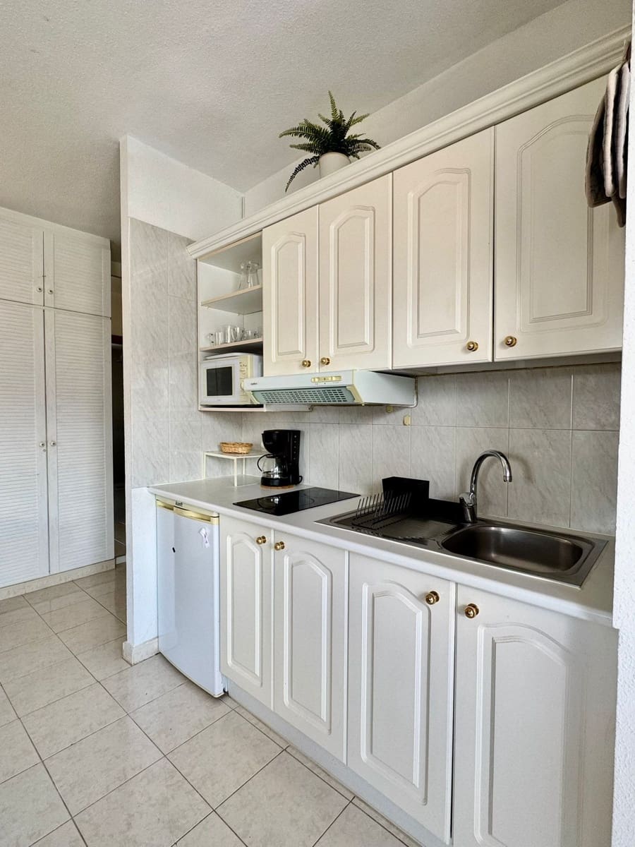 Apartment for sale in Costa Adeje with pool - € 230,000 (Ref: 9861520)