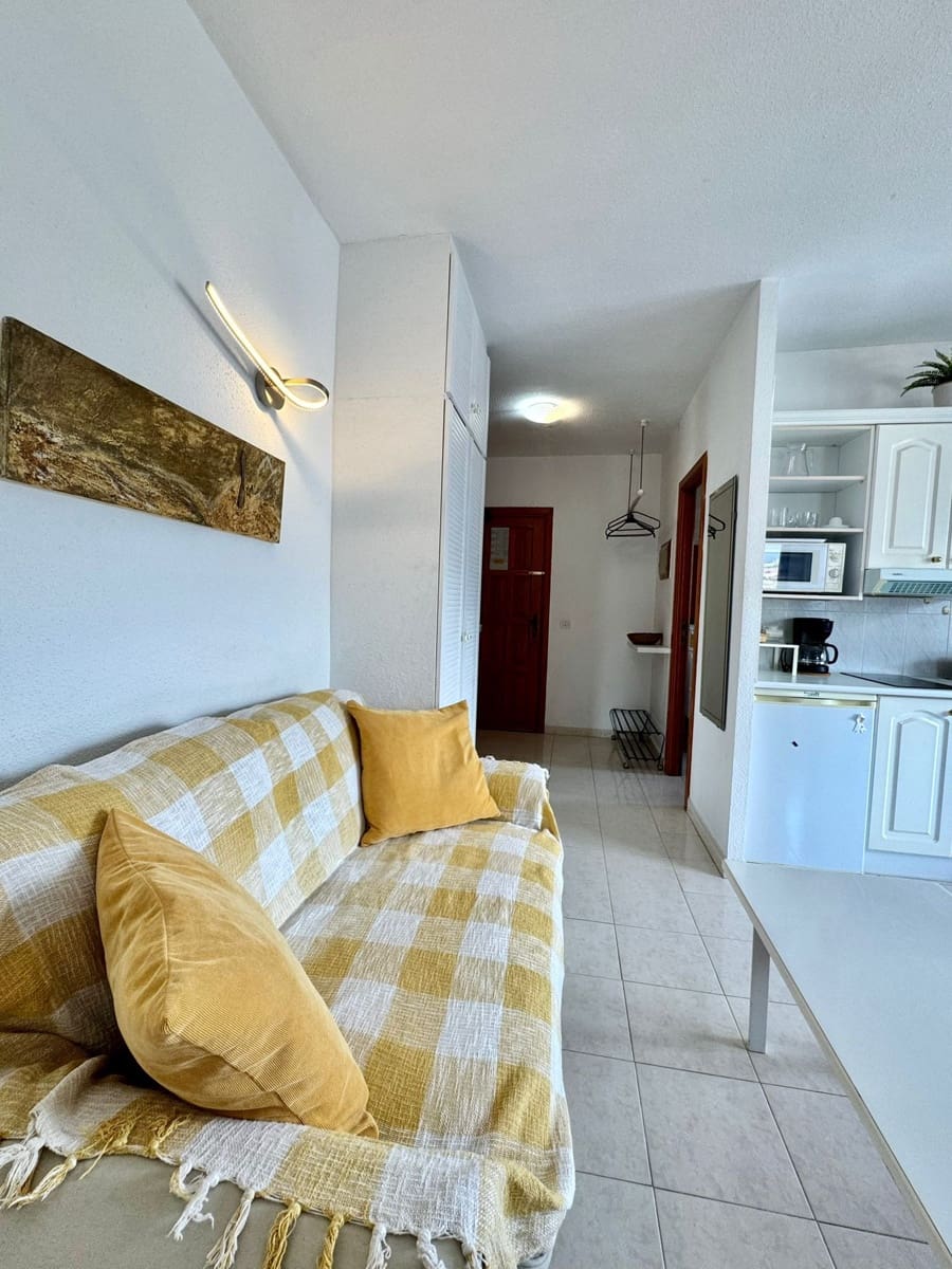 Apartment for sale in Costa Adeje with pool - € 230,000 (Ref: 9861520)