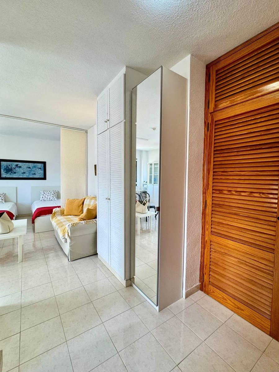 Apartment for sale in Costa Adeje with pool - € 230,000 (Ref: 9861520)