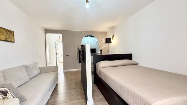 Apartament na sprzedaż w Playa de las Americas, Arona z basenem - 259 000 € (Ref: 9864015)