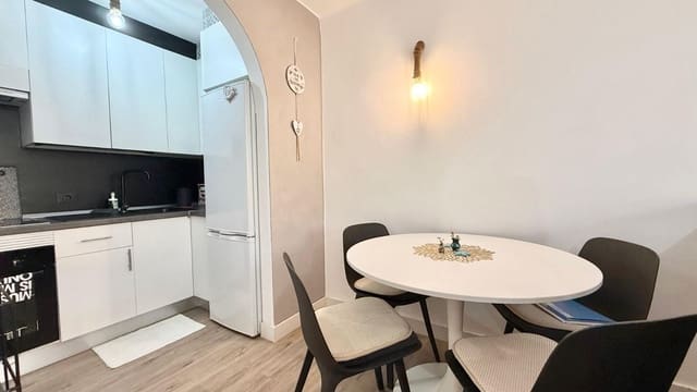 Apartament na sprzedaż w Playa de las Americas, Arona z basenem - 259 000 € (Ref: 9864015)
