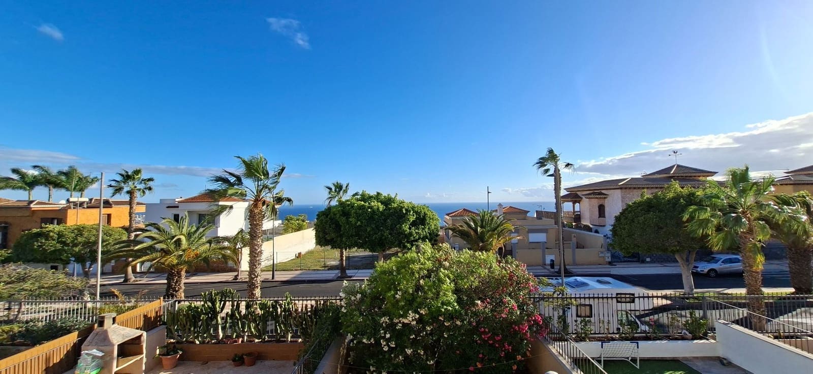 3 soveværelse Semi-Rækkehus til salg i Arona med swimmingpool garage - € 650.000 (Ref: 9864016)