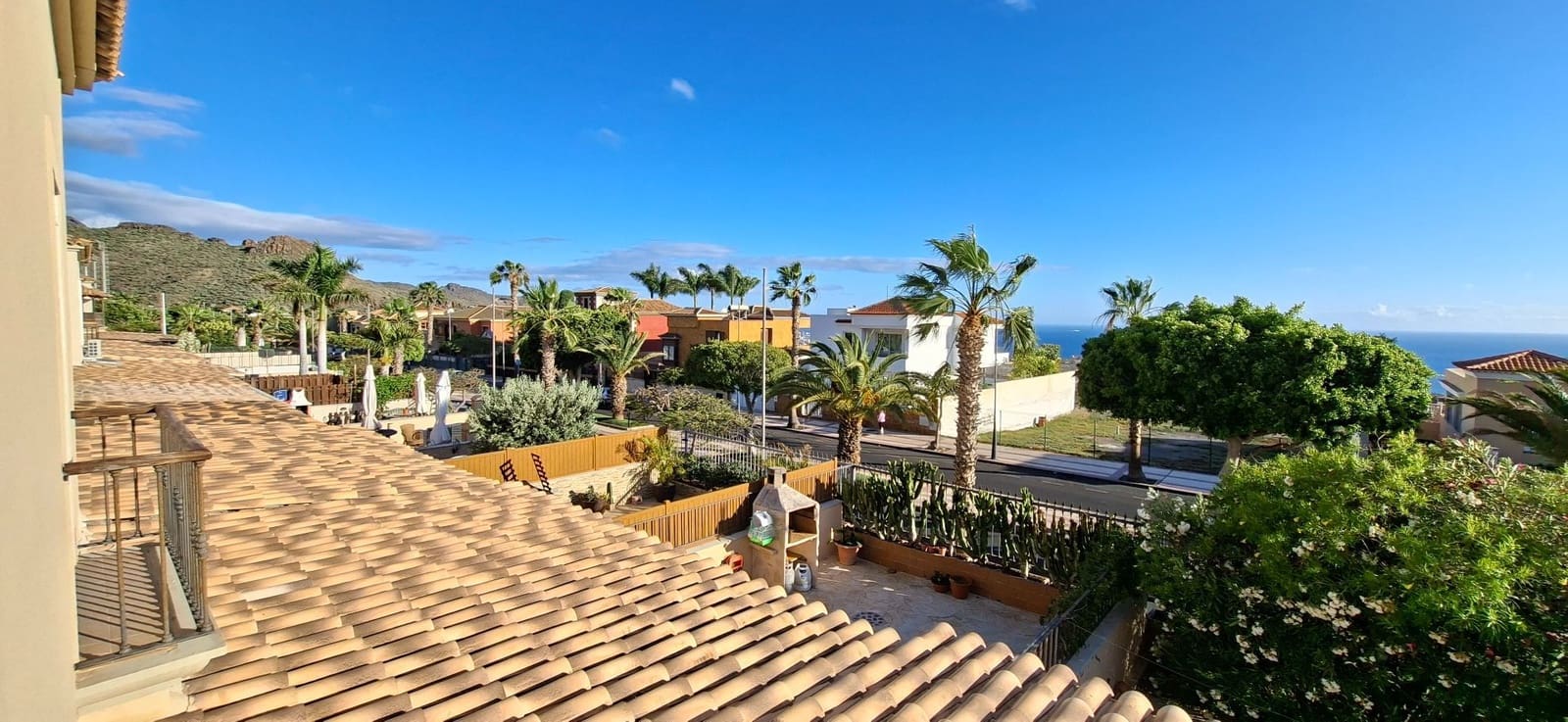 3 soveværelse Semi-Rækkehus til salg i Arona med swimmingpool garage - € 650.000 (Ref: 9864016)