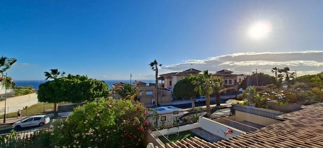 3 soveværelse Semi-Rækkehus til salg i Arona med swimmingpool garage - € 650.000 (Ref: 9864016)