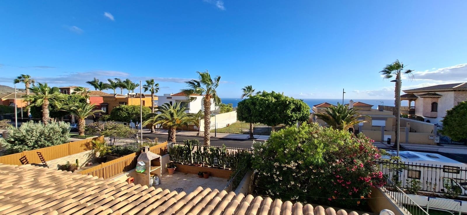 3 soveværelse Semi-Rækkehus til salg i Arona med swimmingpool garage - € 650.000 (Ref: 9864016)