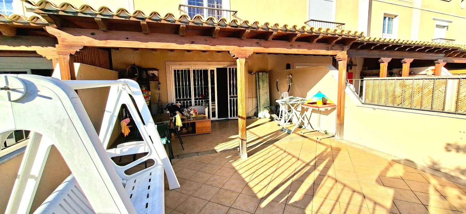 3 soveværelse Semi-Rækkehus til salg i Arona med swimmingpool garage - € 650.000 (Ref: 9864016)