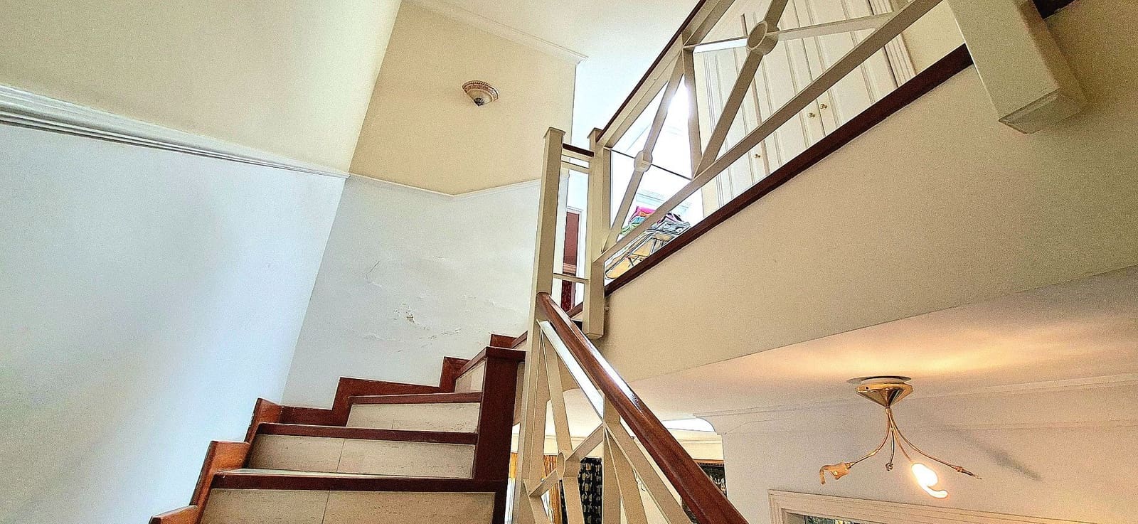 3 soveværelse Semi-Rækkehus til salg i Arona med swimmingpool garage - € 650.000 (Ref: 9864016)