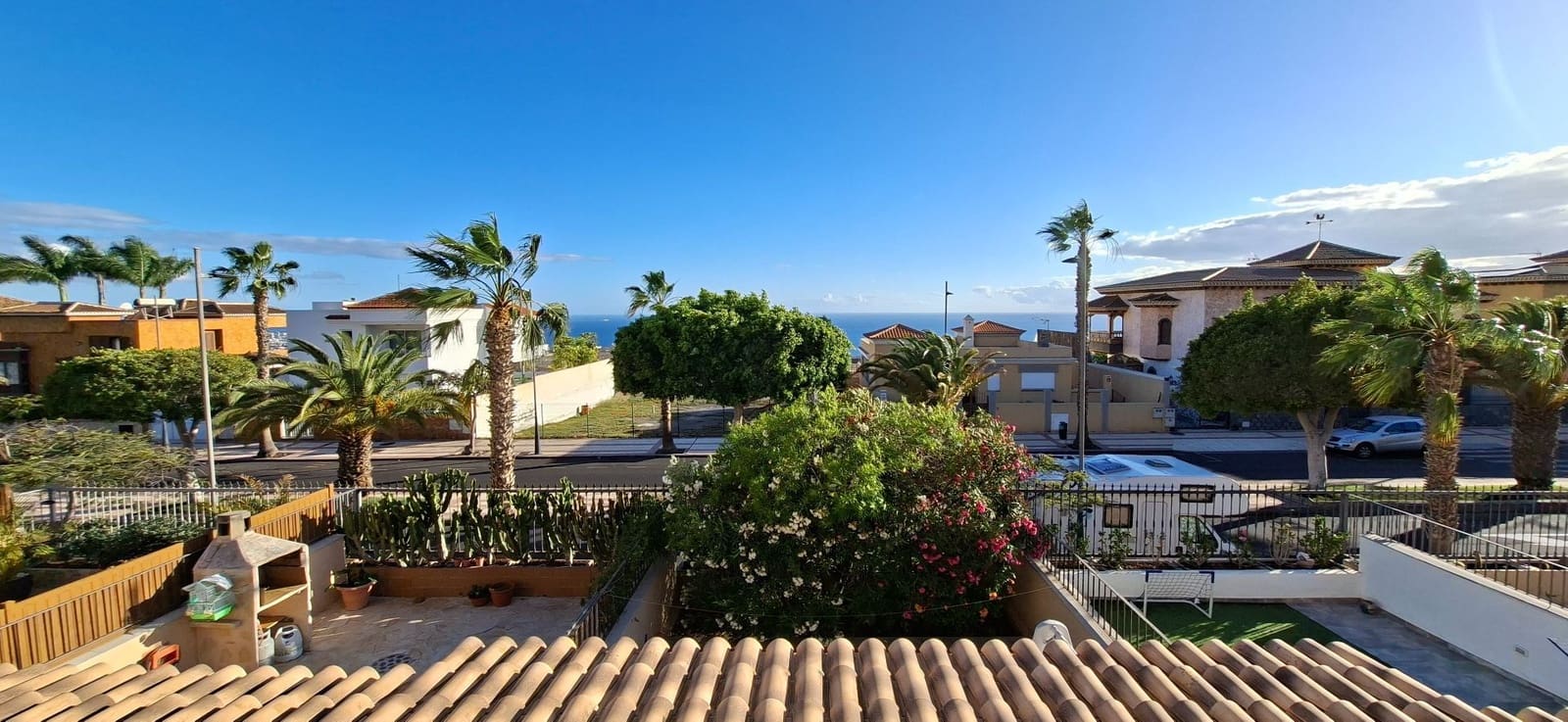 3 soveværelse Semi-Rækkehus til salg i Arona med swimmingpool garage - € 650.000 (Ref: 9864016)
