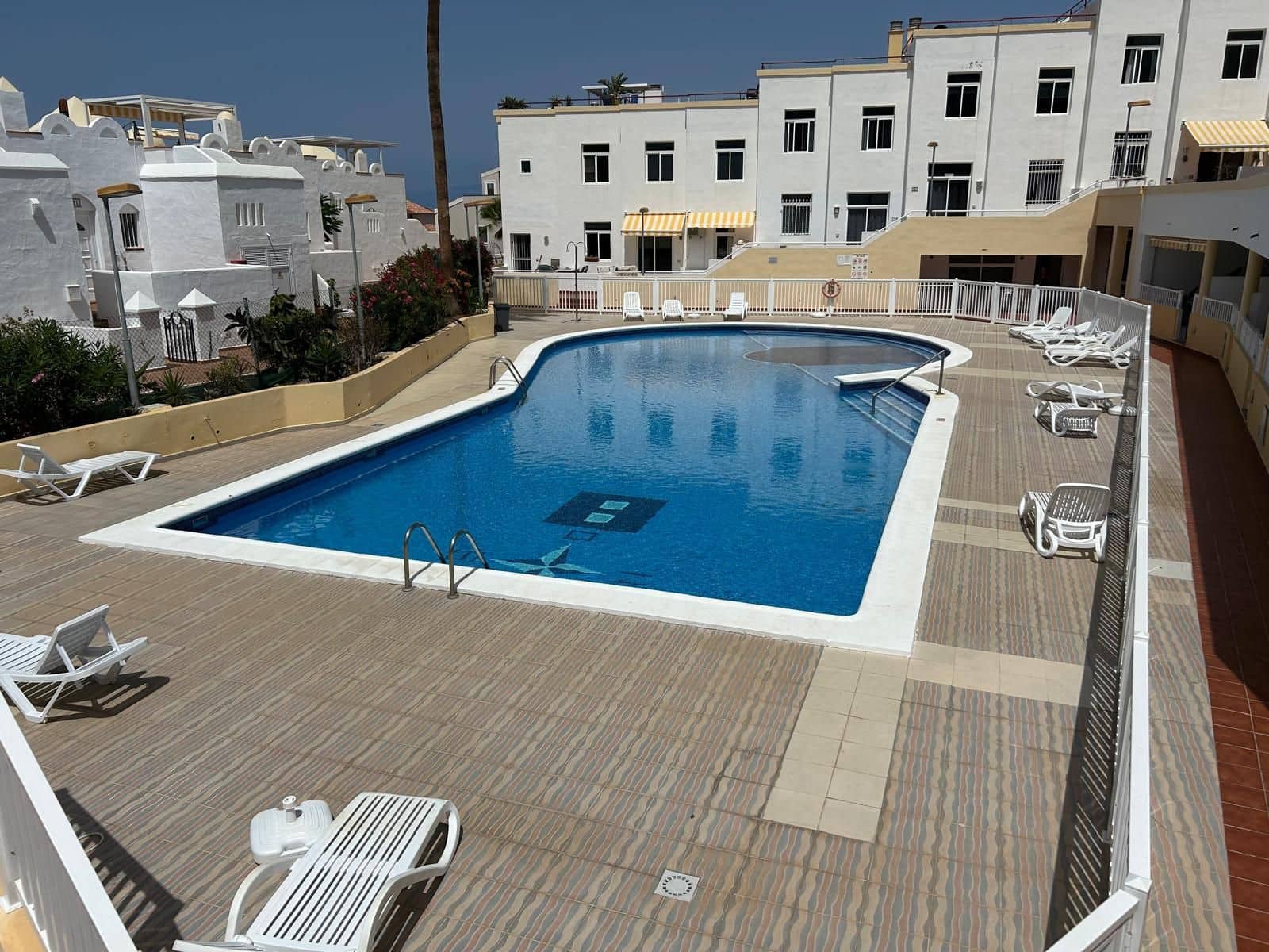 2 bedroom Apartment for sale in Costa Adeje with pool garage - € 285,000 (Ref: 9875651)