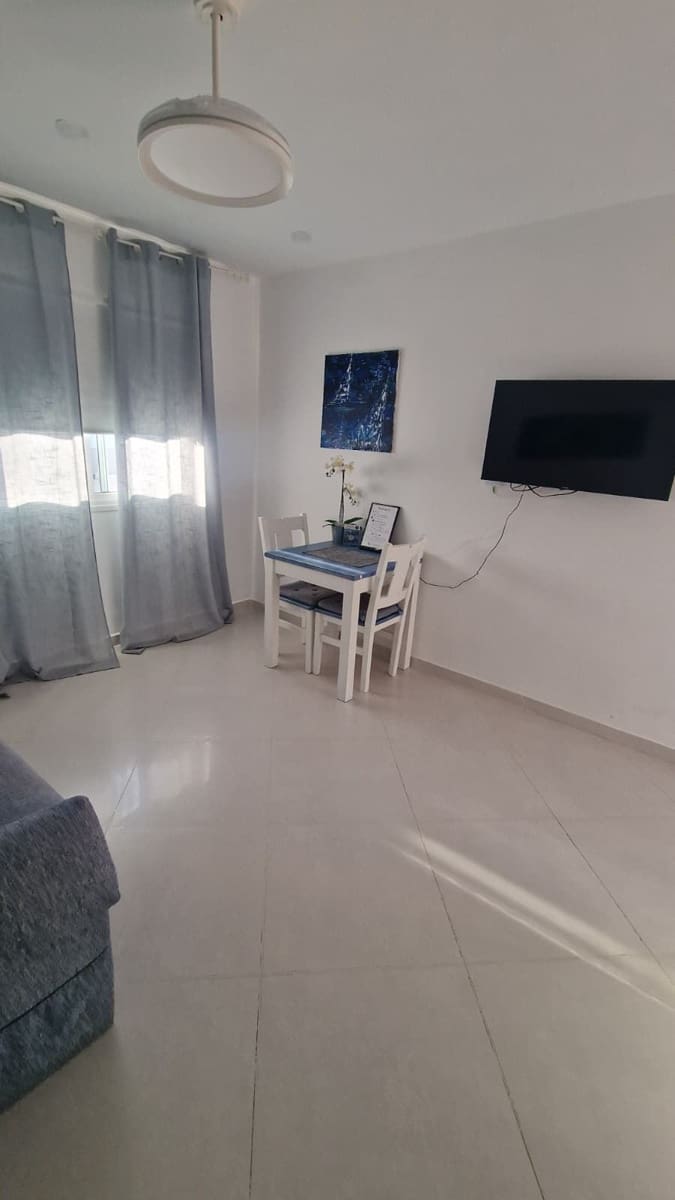 Apartamento para venda em Los Cristianos - 210 000 € (Ref: 9889720)