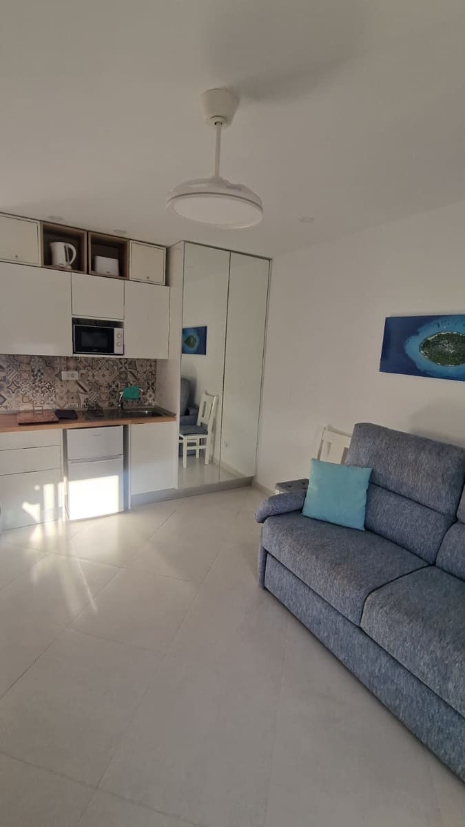 Apartamento para venda em Los Cristianos - 210 000 € (Ref: 9889720)