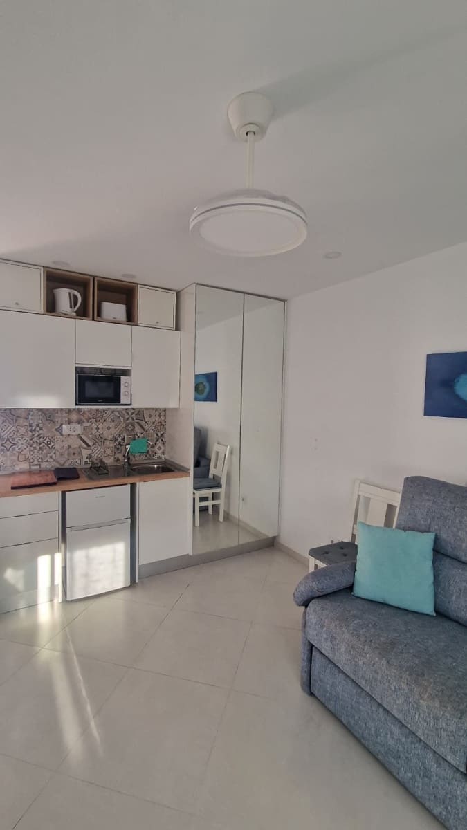 Apartamento para venda em Los Cristianos - 210 000 € (Ref: 9889720)