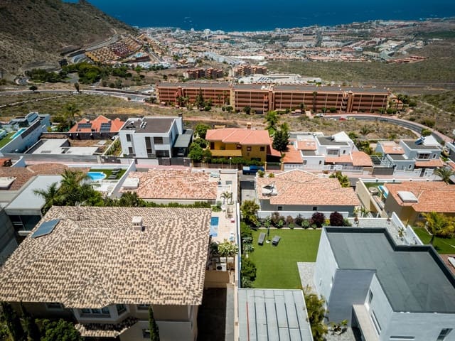 5 Zimmer Villa zu verkaufen in Torviscas, Adeje mit Garage - 1.990.000 € (Ref: 9912490)