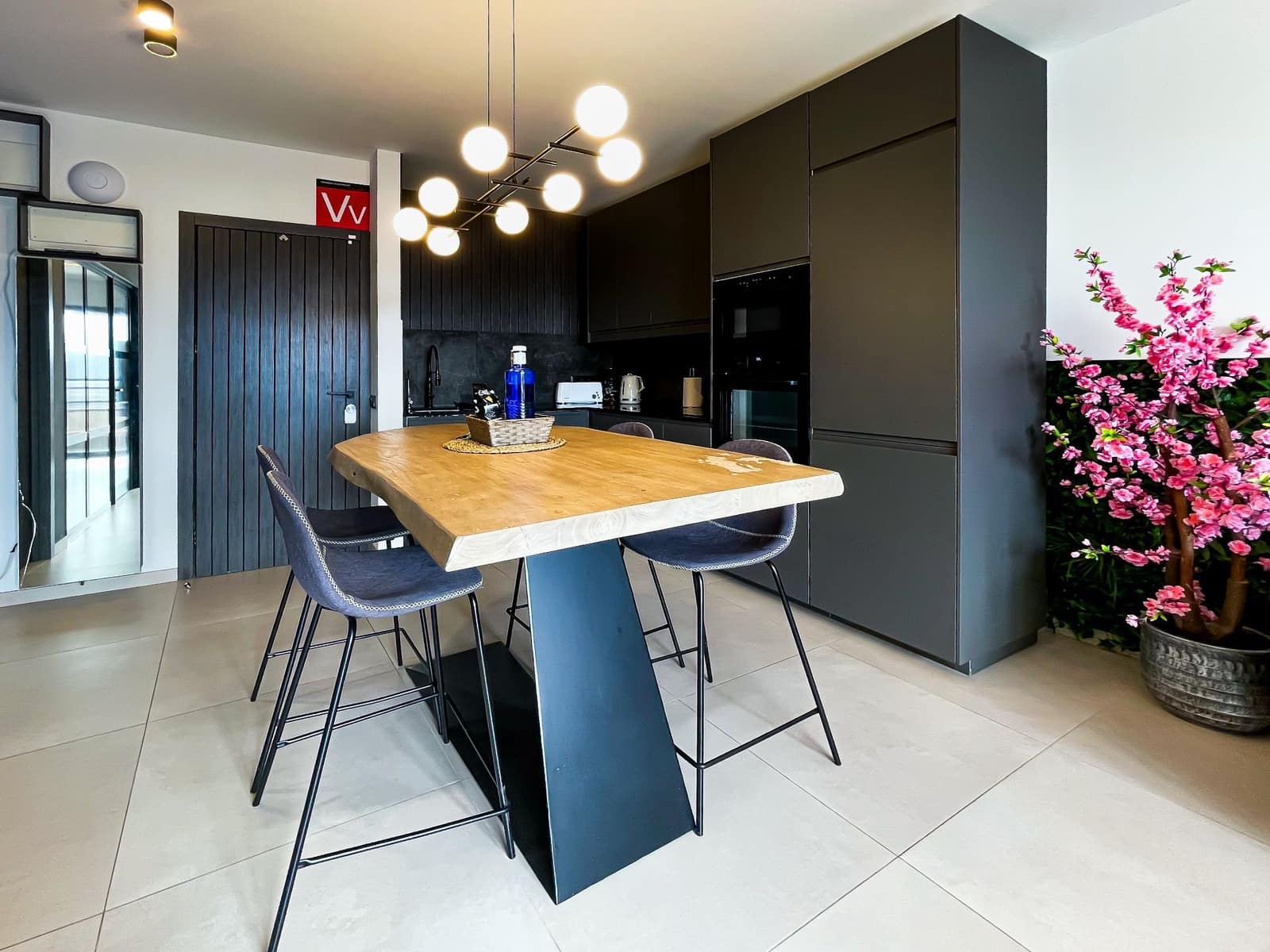 2 makuuhuone Huoneisto myytävänä paikassa Costa Adeje mukana uima-altaan - 299 000 € (Ref: 9949124)