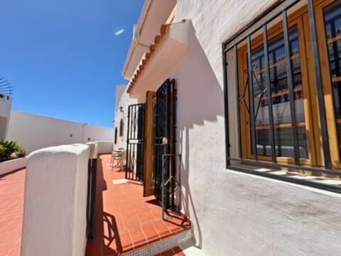 2 sovrum Lägenhet till salu i Los Cristianos med pool - 265 000 € (Ref: 9961963)